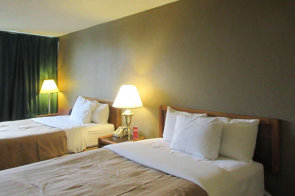 Econo Lodge Fredonia Room photo